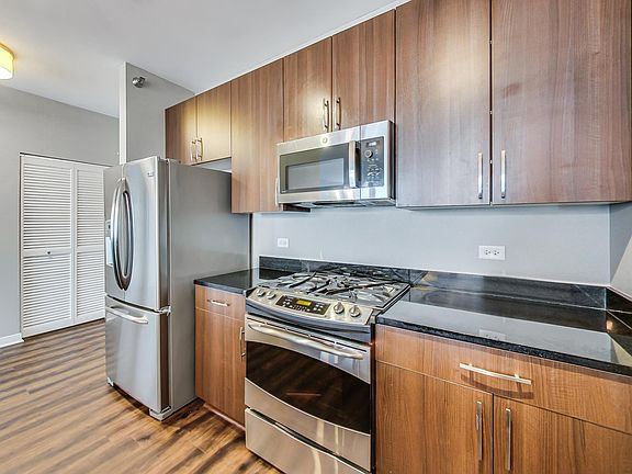 2nd image of 757 N Orleans St #905