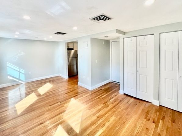 109 Fulton St APT 4