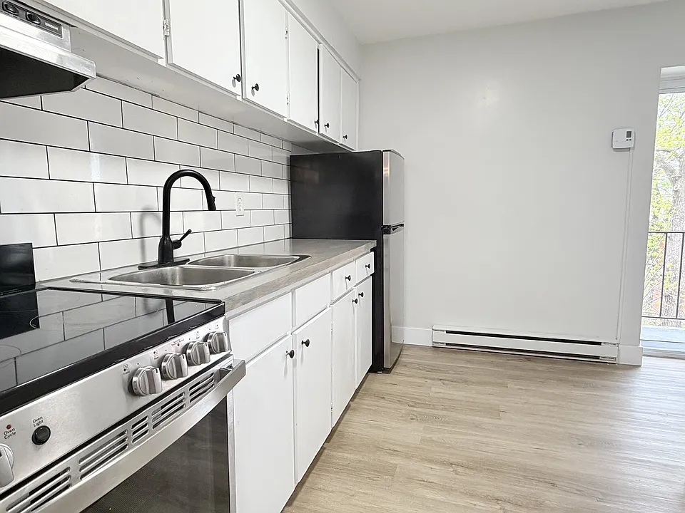 1030 Lillian Ave #304