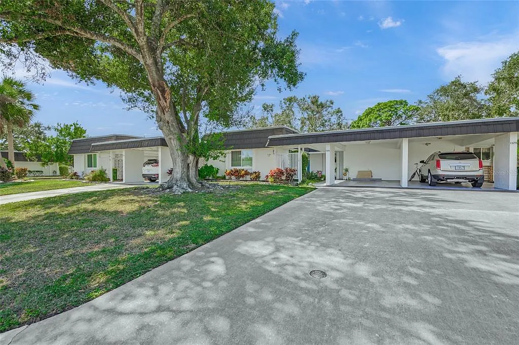 2 bed, 2.0 bath, 1372 sqft, $1,875 — Photo 1