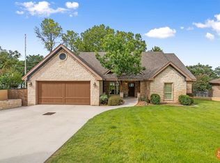 458 Lakeside Dr, Brownwood, TX 76801