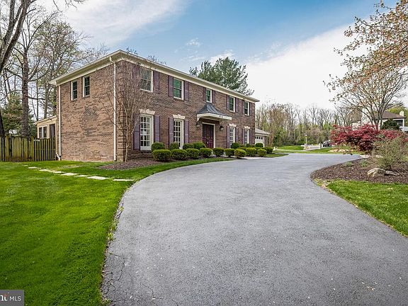 5th image of 9716 Clydesdale St