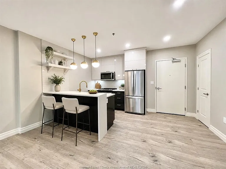 531 Pelissier St #205 — Photo 7