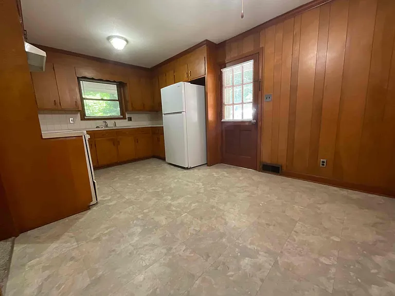 2115 Brookhurst St — Photo 4