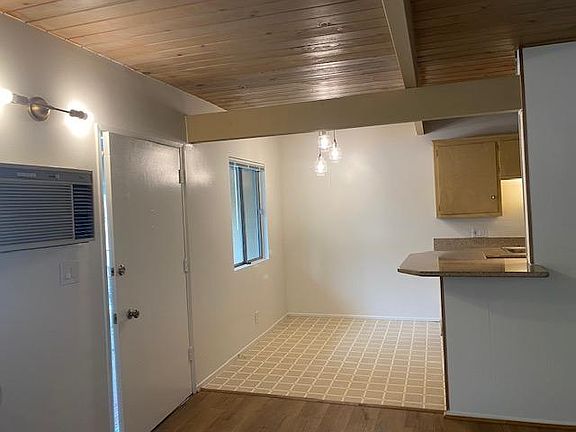 4th image of 40 Auburn Ave APT E