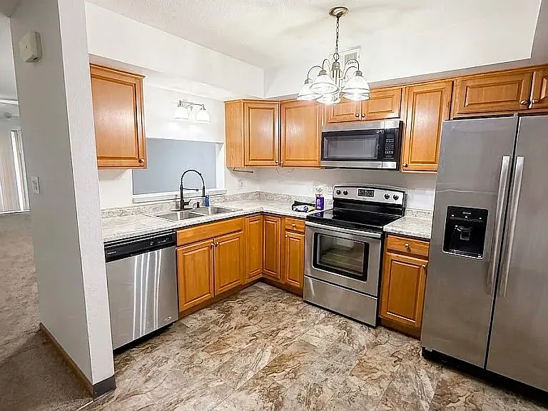 1240 Daleview Dr #1 — Photo 3