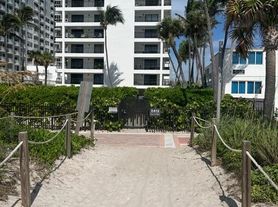 5415 Collins Ave