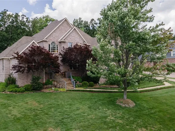 1217 N Montview Dr, Fayetteville, AR 72701