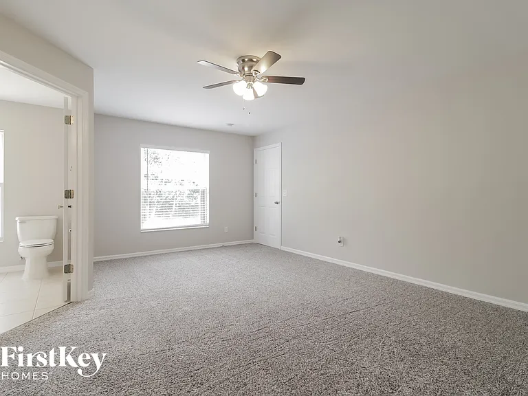 927 NW 10th Ave — Photo 9