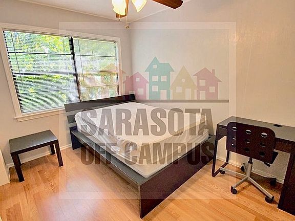 4th image of 1386 38th St