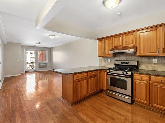 5th image of 2323 31st Ave APT 5D