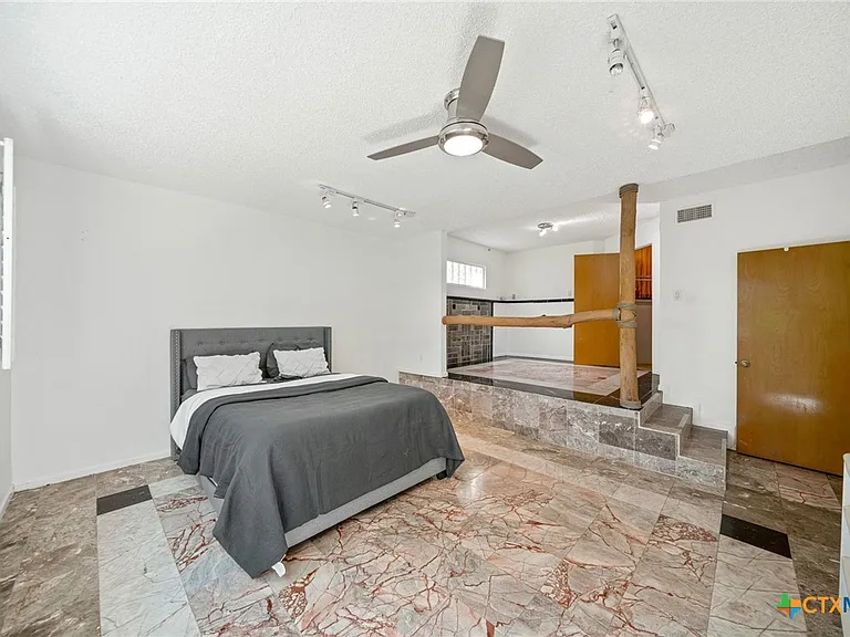 590 Cross River St — Photo 14