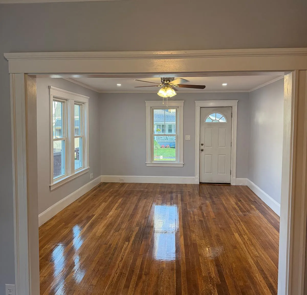 3 bed, 1050 sqft, $3,000 — Photo 3