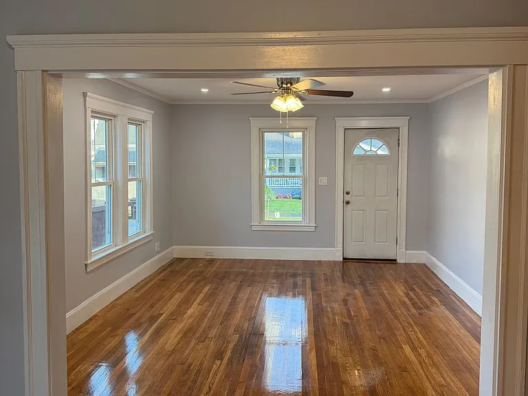 7 Swan Ave #2 — Photo 3