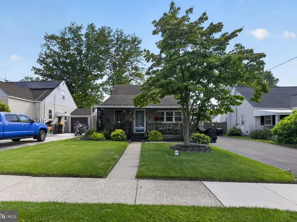 1206 Lakeview Dr, Lansdale, PA 19446