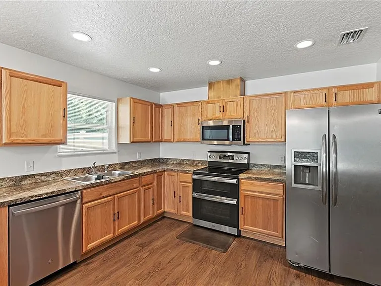 206 E Catawba St — Photo 15