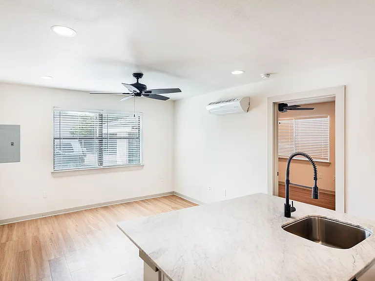 5609 Ross Ave — Photo 15