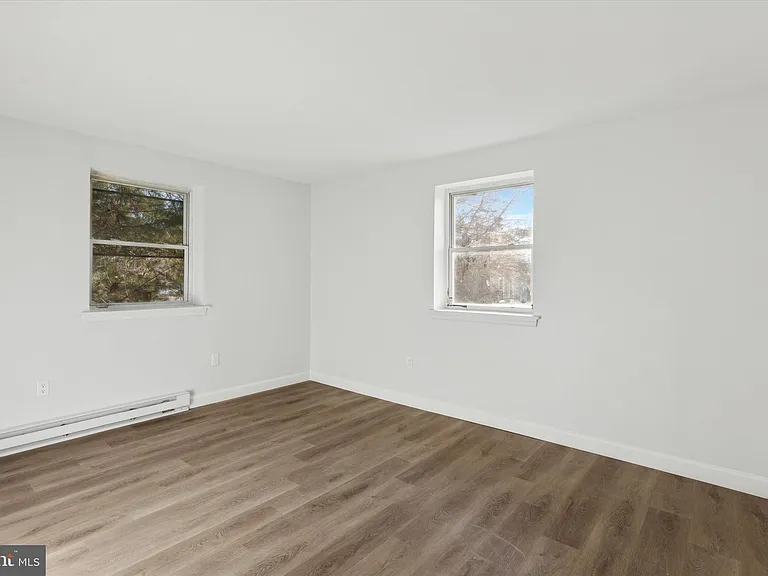 329 Buttonwood St #D — Photo 9