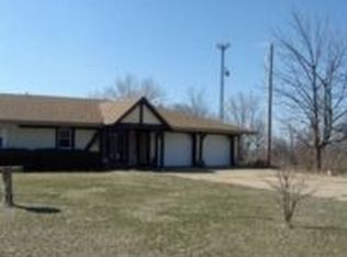 16107 Red Shale Hill Rd, Pekin, IL 61554