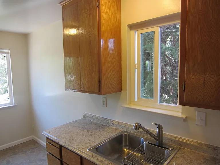 1302 Hopkins Ave — Photo 7