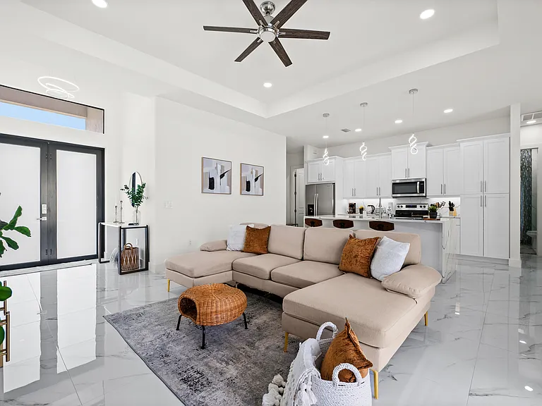 1007 SW Embers Ter — Photo 9