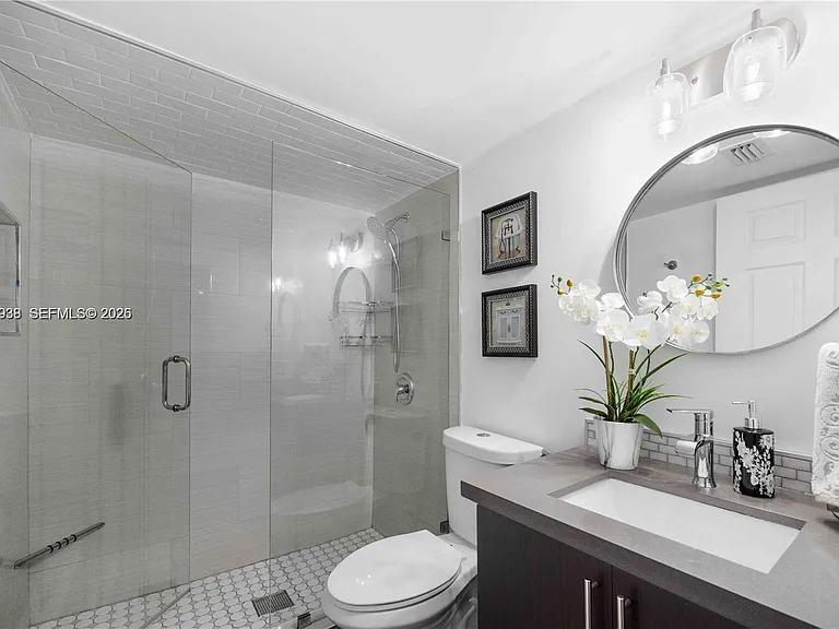 NW 11th Ln — Photo 9