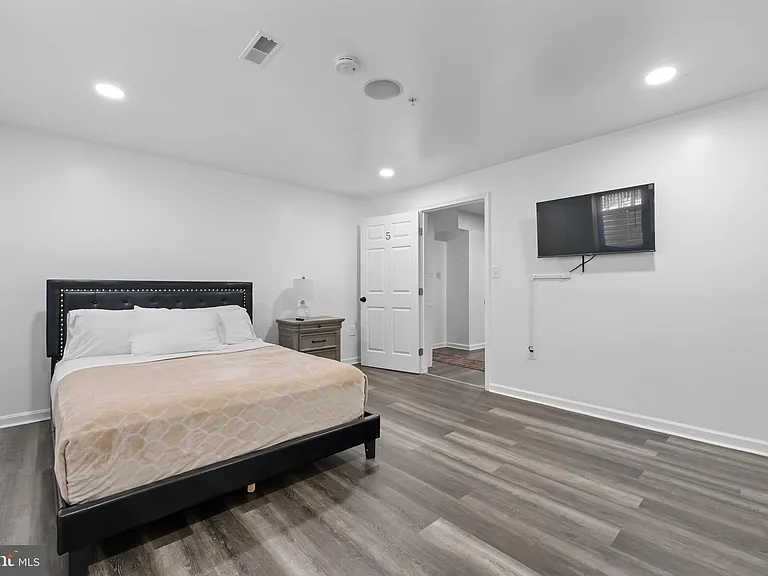 11810 Tregiovo Pl — Photo 33