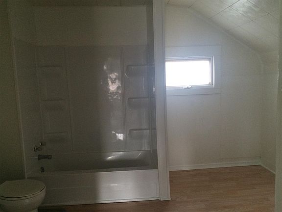 4th image of 213 Cottage St