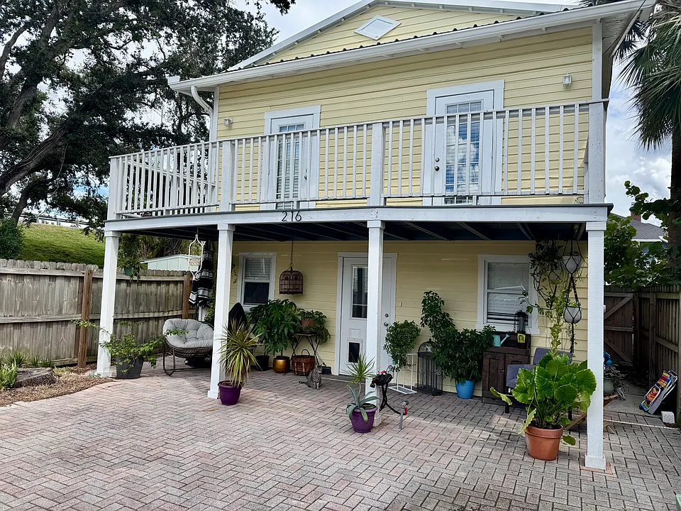 216 S Edison Ave