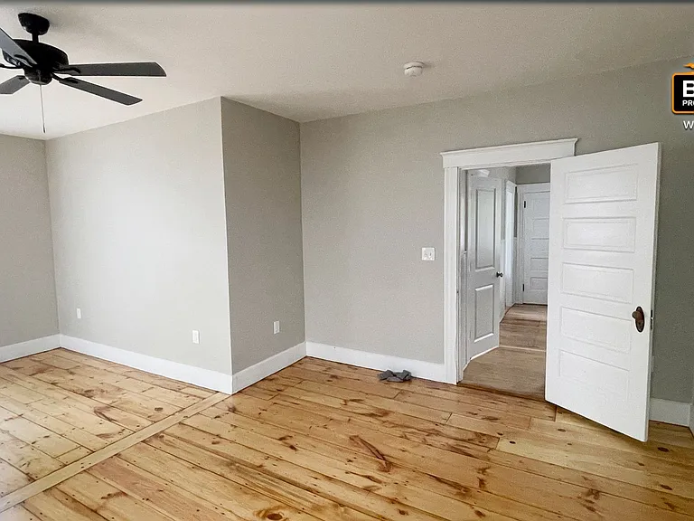 10-12 Otis St — Photo 15
