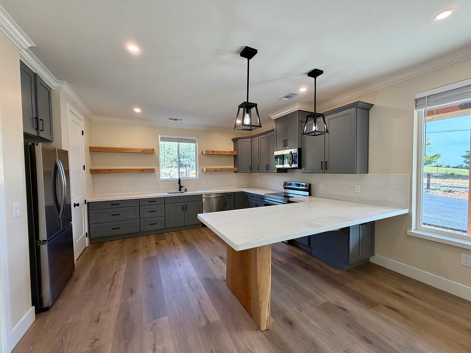 2 bed, 1200 sqft, $3,200 — Photo 4