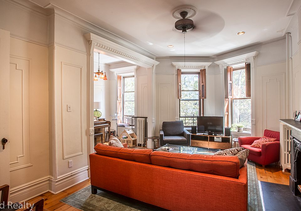 1st image of 348 6th Ave #3