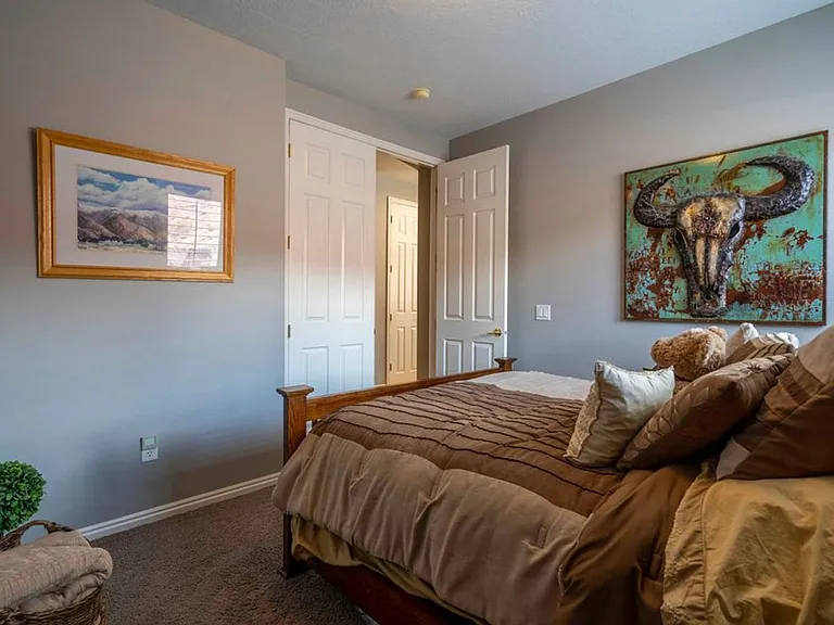 2329 N Prospector Ln — Photo 28