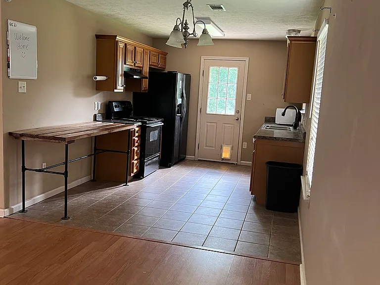 1660 Arden Ln — Photo 9