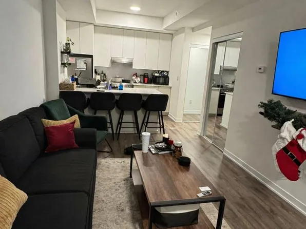 140 Canon Jackson Dr #111, Toronto, ON M6M 0B9