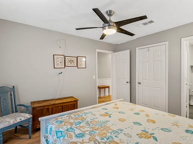 4027 Dolphin Dr #4023 — Photo 6