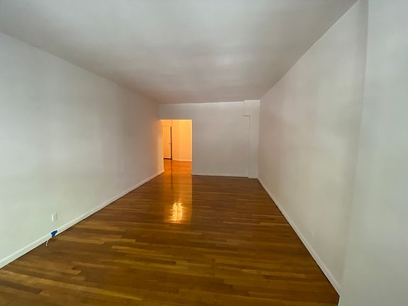 3rd image of 120 E 62nd St #D2