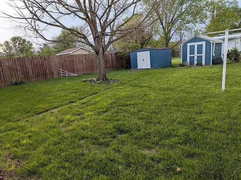 614 W Perkins St — Photo 4