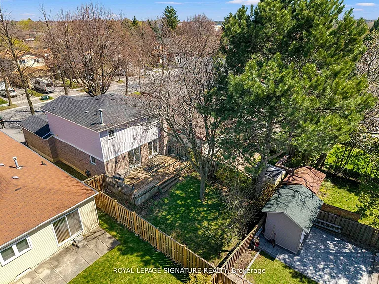 22 Madsen Cres — Photo 45