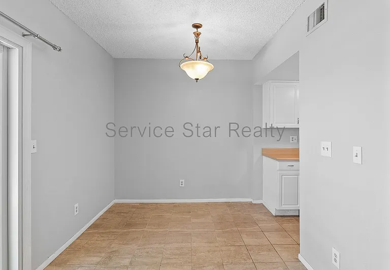 10215 N 8th Pl — Photo 7