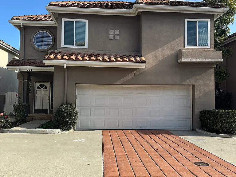 204 Calabria Ct — Photo 1