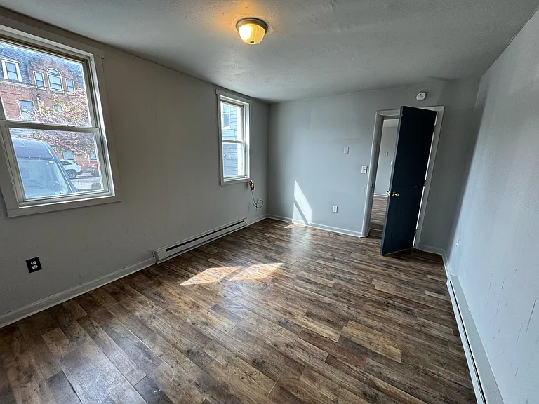 51 S Queen St #1 — Photo 20