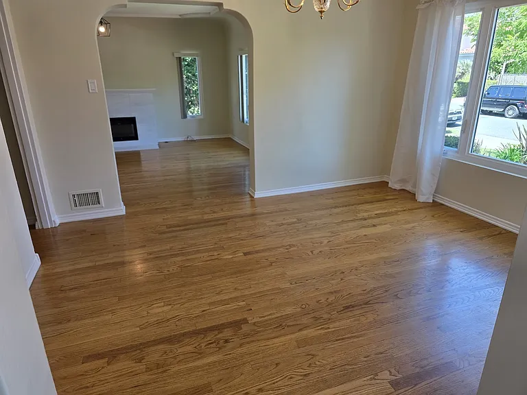 153 S Swall Dr — Photo 7
