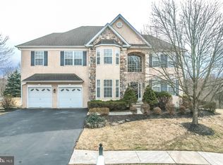 8011 Woodgate Cir, Collegeville, PA 19426