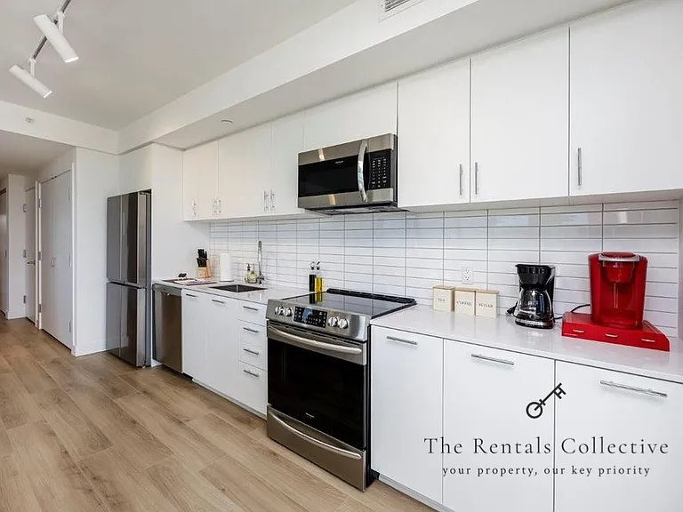 311 W 1st St #307 — Photo 3