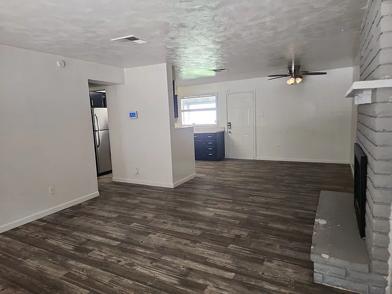 2918 W Missouri Ave — Photo 3