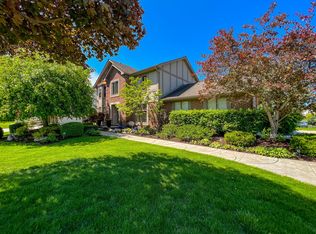 29725 White Hall Dr, Farmington Hills, MI