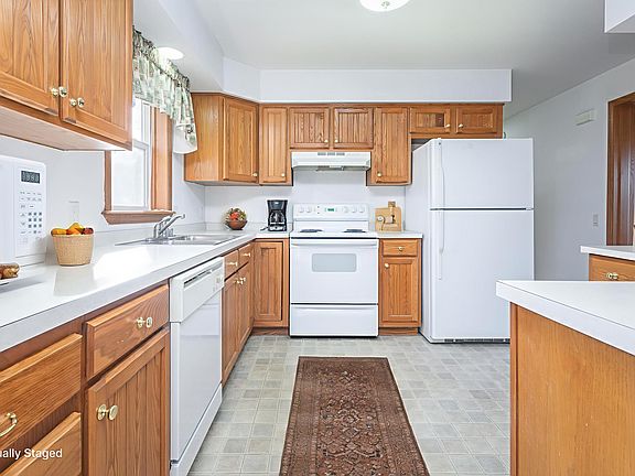 4th image of 1106 2nd St NE