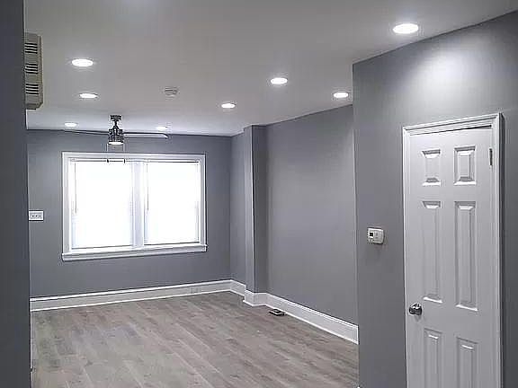 5th image of 4719 Oakmont St
