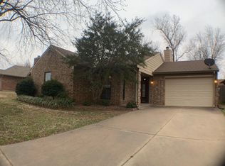 1900 Foxfire Rd, Edmond, OK 73003